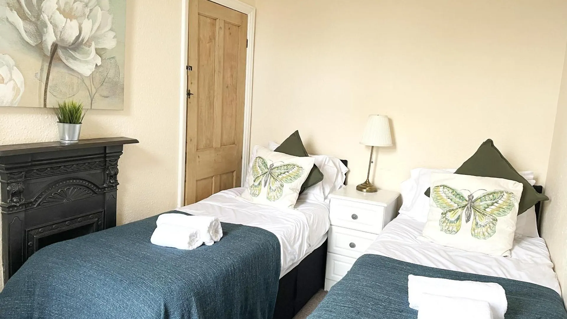 Riverside Lodge - Quaint Victorian Home By The River York