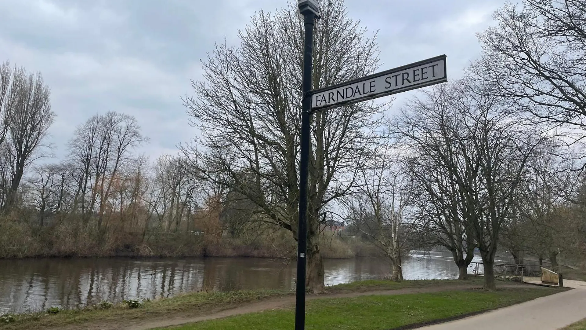 Riverside Lodge - Quaint Victorian Home By The River York